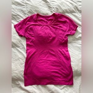 Swiftly tech Lululemon t shirt in bright pink